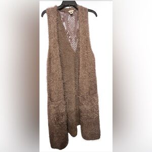 ESCIO Taupe Fuzzy Open Front Cardigan Vest XL
Pockets ,Crochet Inlay Upper Back